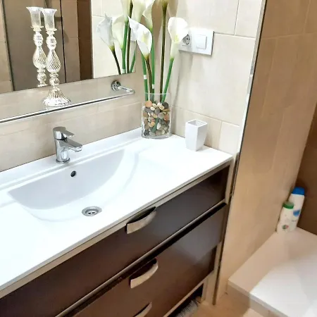 公寓 Cozy In With Terrace *