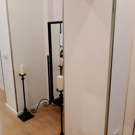 Cozy In With Terrace 公寓