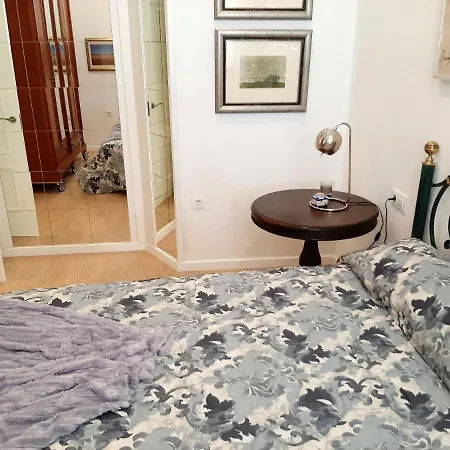 公寓 Cozy In With Terrace