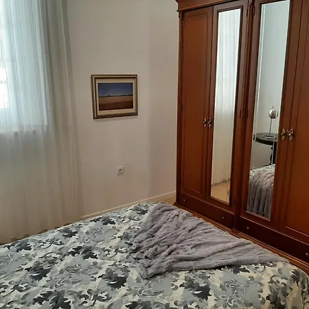 Cozy In With Terrace Apartament