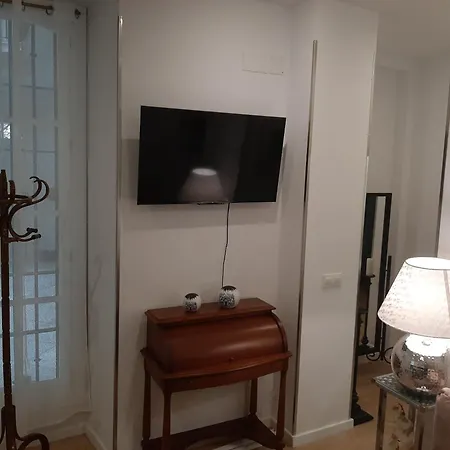 Cozy In With Terrace Apartament *