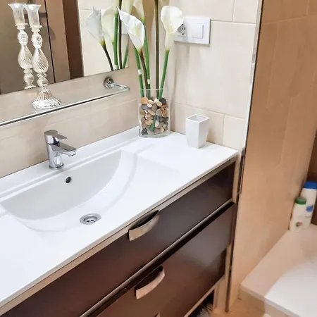 Cozy In With Terrace Apartament *